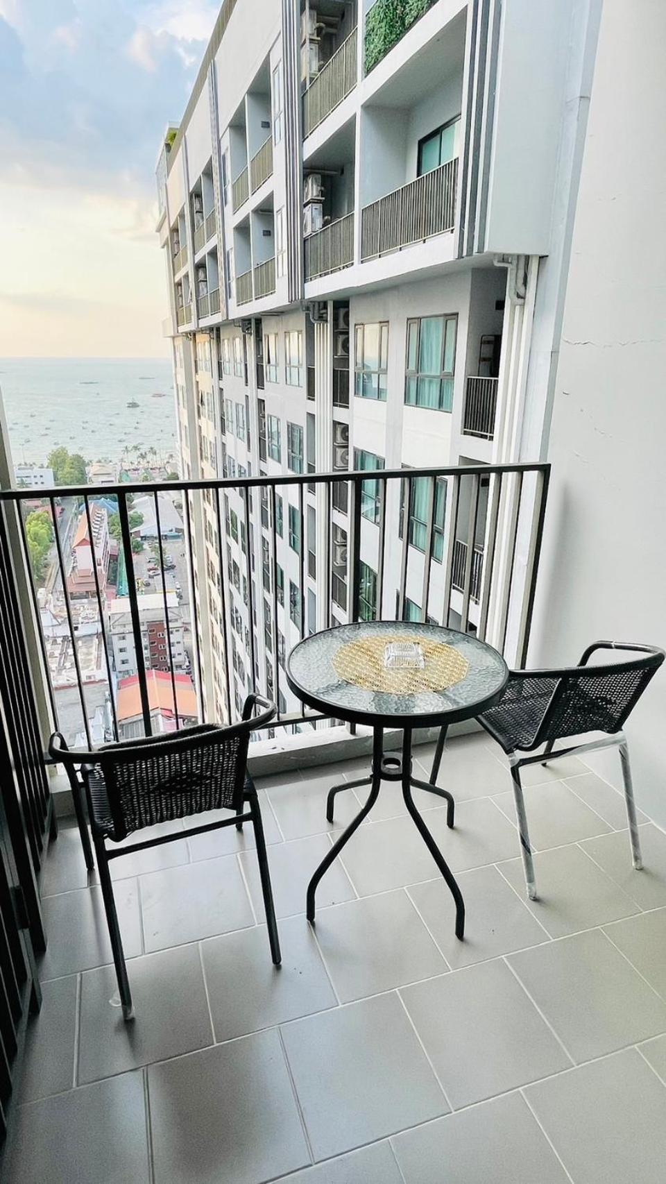 The Base Central Pattaya 2 Bed 2 Bath By Numam Esterno foto